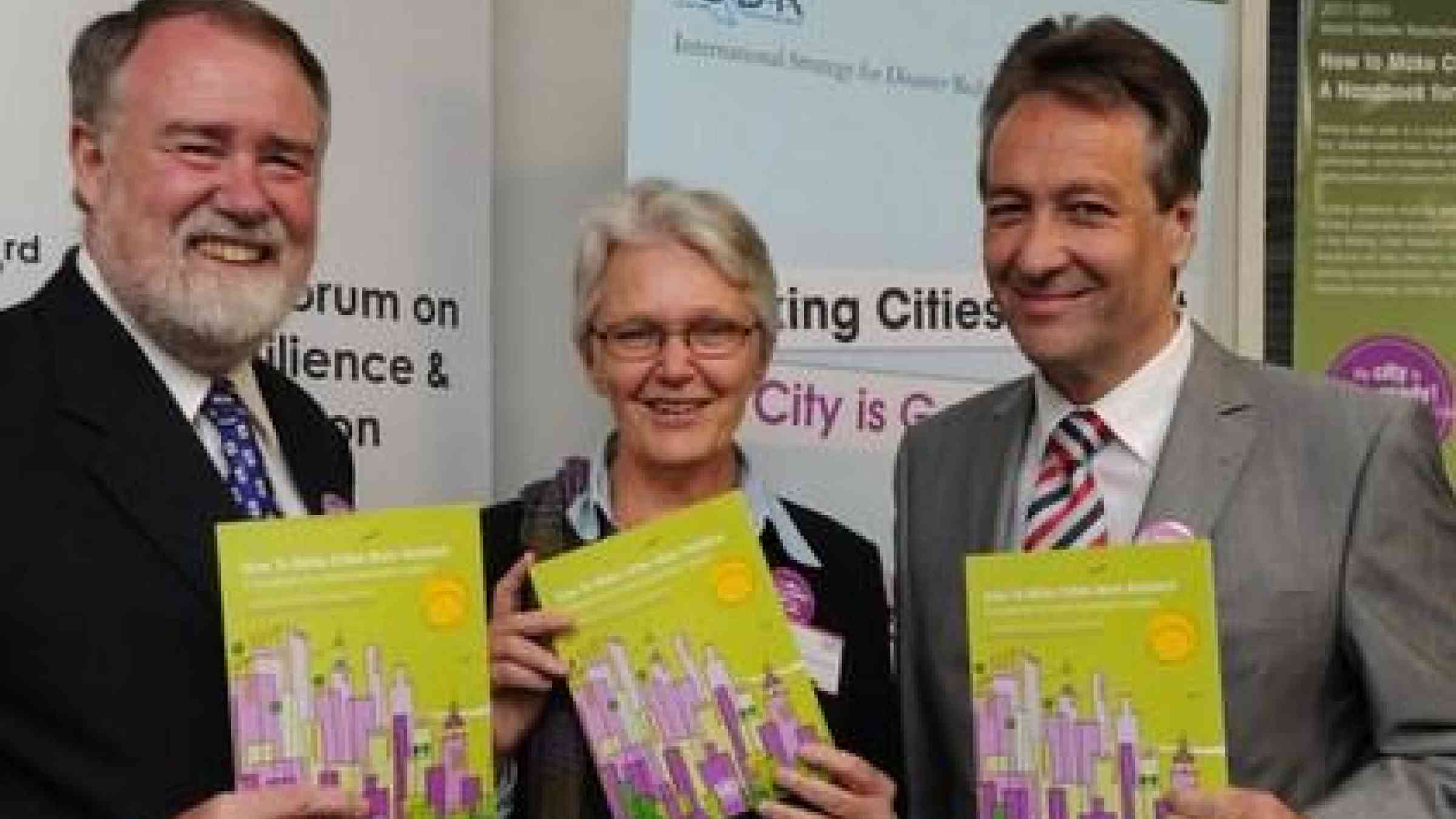 From left: David Cadman, President of ICLEI, Margareta Wahlström, UN Special Representative for Disaster Risk Reduction, and Jürgen Nimptsch, Mayor of Bonn, hold up the recently launched  "How to Make Cities More Resilient - A Handbook for Local Government".