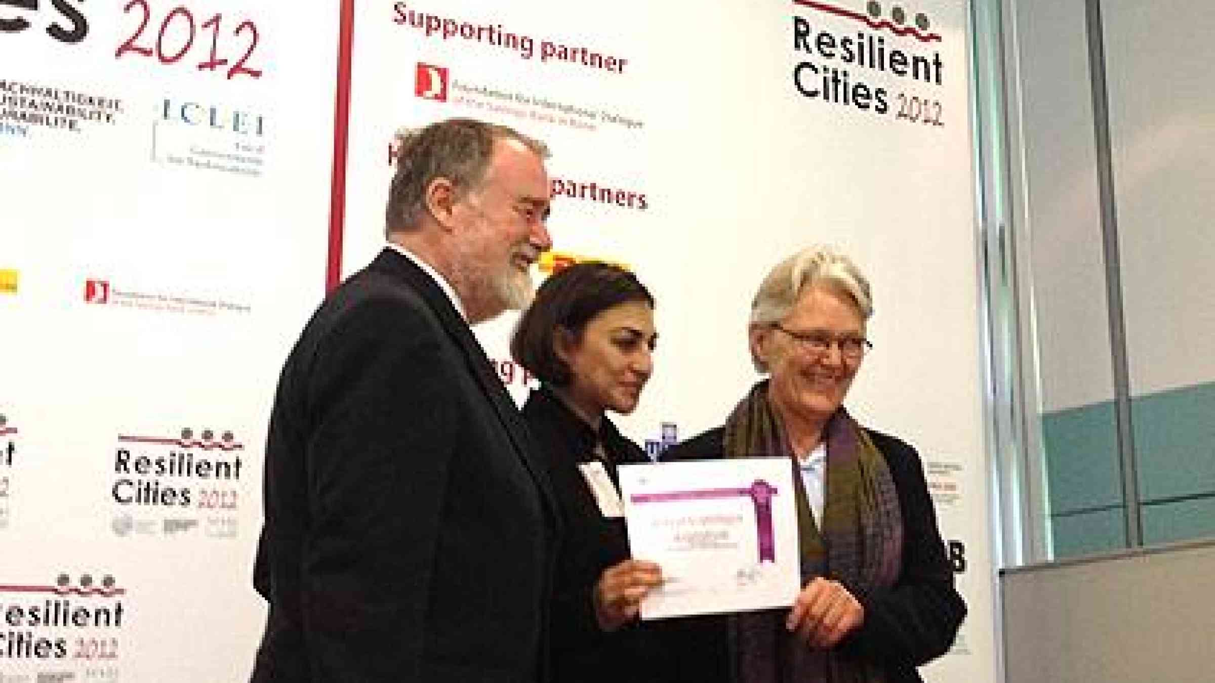 David Cadman, ICLEI President (left) Ayfer Baykal, Copenhagen's Mayor of Technical and Environmental Administration (centre) and Margareta Wahlström, UN Secretary-General’s Special Representative for Disaster Reduction (right)