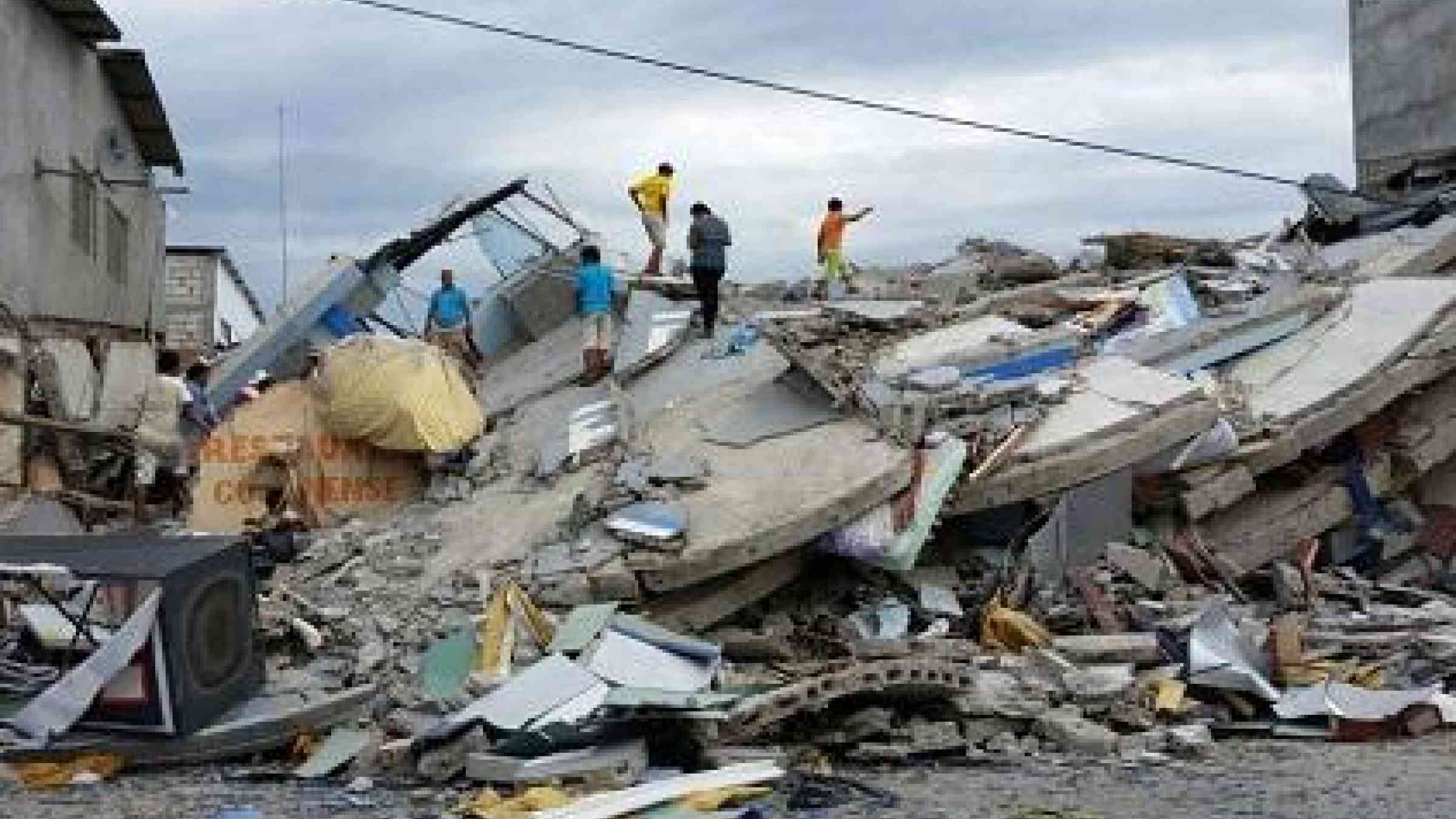 Over 400 people have died in the worst earthquake to strike Ecuador in decades, many of them in the more than 800 buildings that collapsed as a result of the shake (Photo: UNICEF Ecuador)