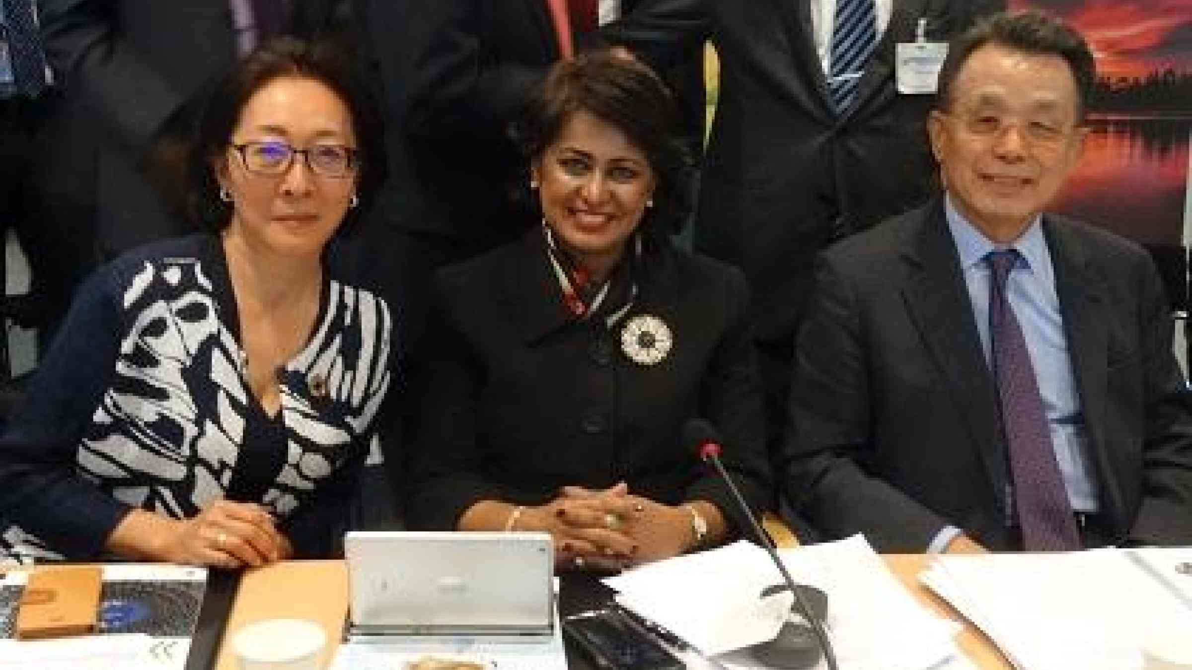 From left: Ms. Mami Mizutori, head of UNISDR, Ms. Ameenah Gurib-Fakim, former President of Mauritius, and Dr. Han Seung-soo, Chair, High-level Experts and Leaders Panel on Water and Disasters (HELP)